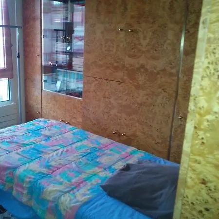 Chambres D'hotes Issy-paris Bed & Breakfast *